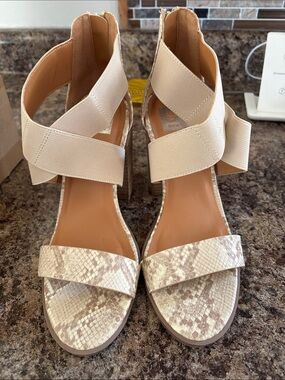 DV sandals